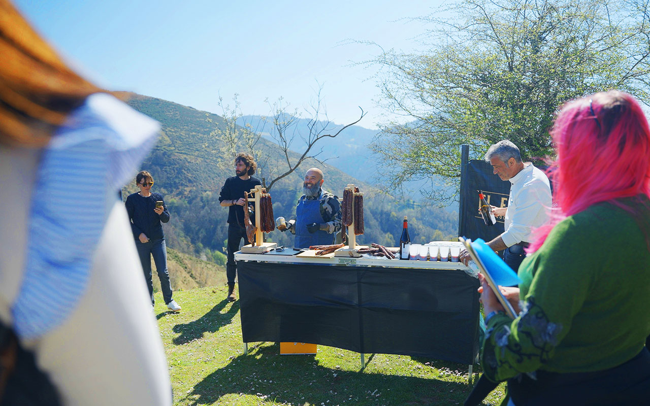 Gastrollar: el programa que transforma la ‘cocina del carbón’ en una experiencia viva