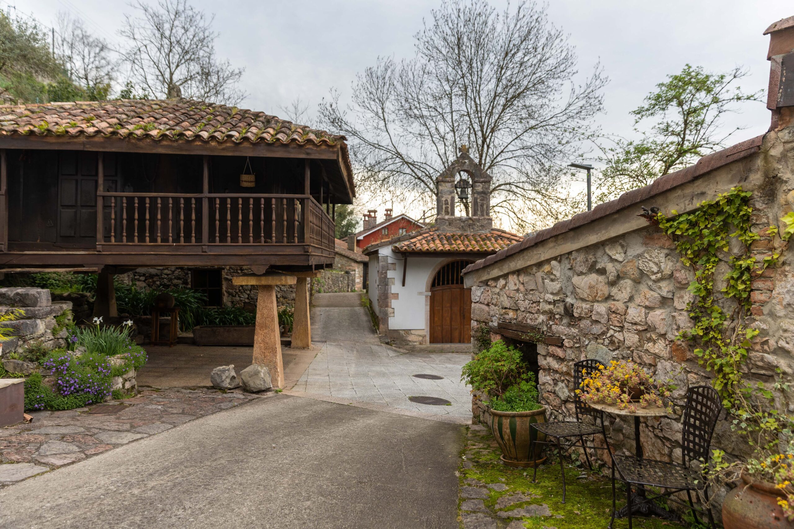 Bueño, conxuntu d’hórreos y paneres. Muséu del Hórreu
